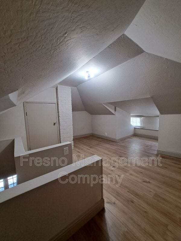 Building Photo - 827 E Dudley Ave