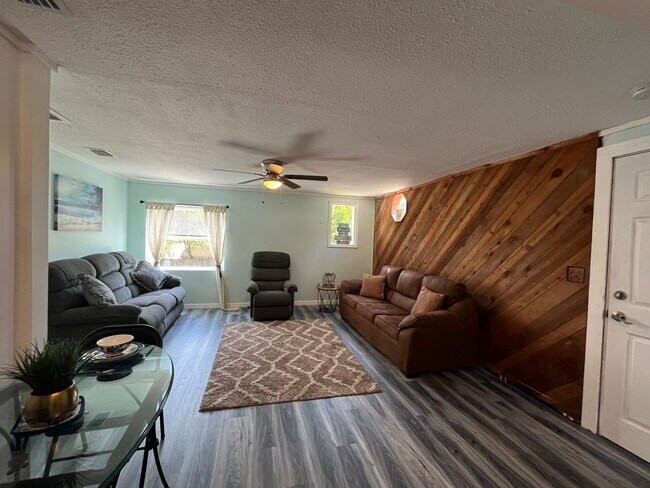 Building Photo - 10875 71st Ave