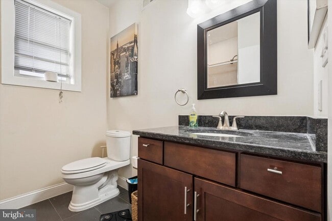 Building Photo - 1946 Titan St