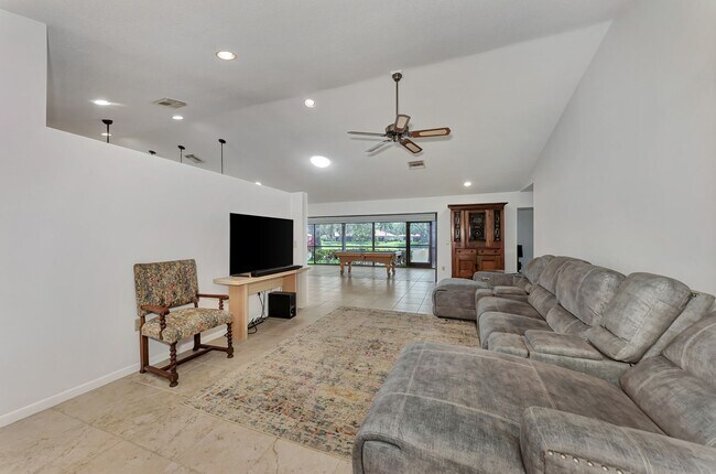 Building Photo - BEAUTIFUL 2 BEDROOM 2 BATHROOM + A DEN VILLA WITH GORGEOUS LAKE VIEWS!