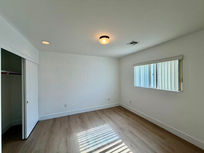 Building Photo - Beautiful two-story home featuring 3 bedrooms, 2.5 bathrooms