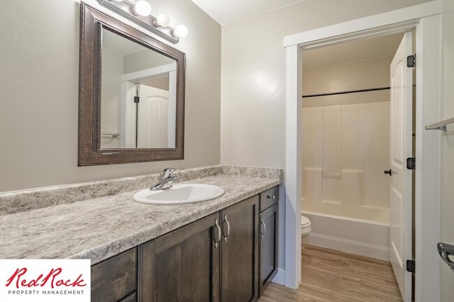 Building Photo - 4 Bedroom Spacious St. George Home with Large Backyard