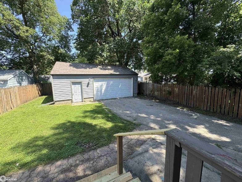 Building Photo - 706 7th Ave N