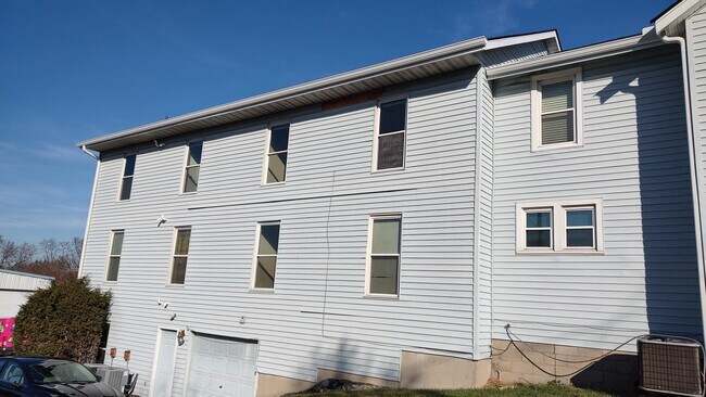 Building Photo - 236 Main St