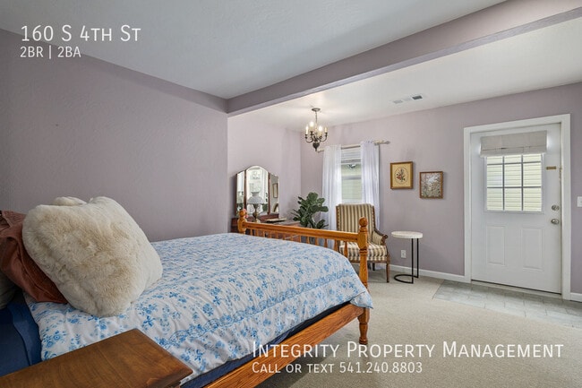 Building Photo - 160 S 4th St