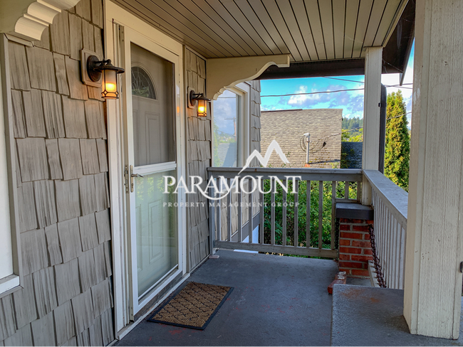 Building Photo - 3 Bedroom with Detached Garage and Office!