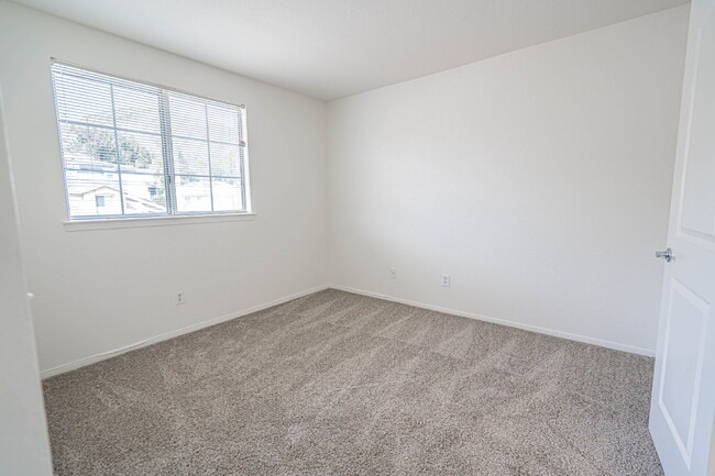 Building Photo - Charming Castaic Home