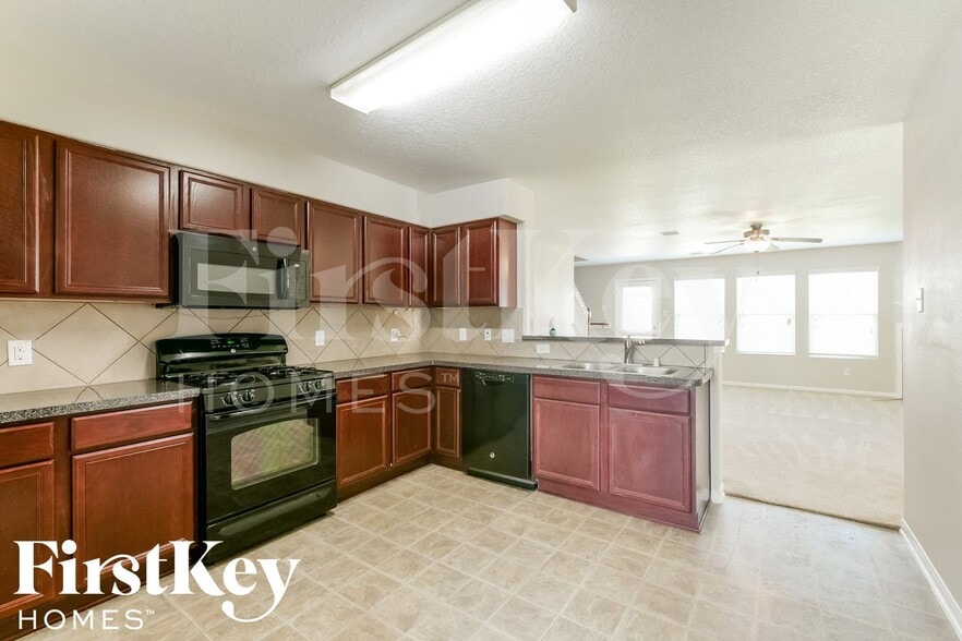 Building Photo - 9909 Hyacinth Way