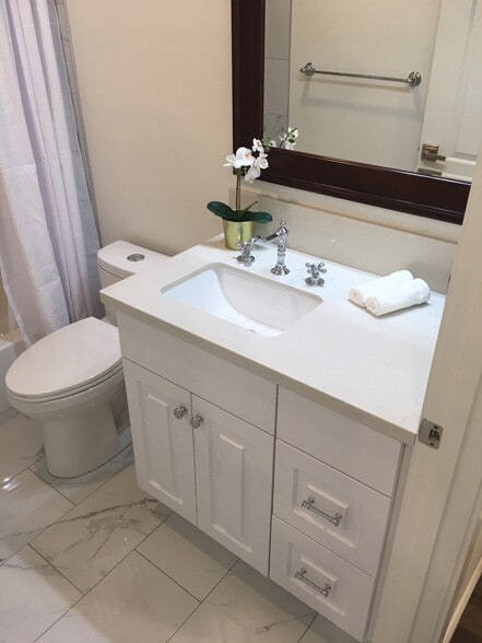 Building Photo - 10022 Kester Ave