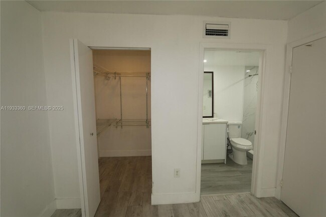 Building Photo - 10755 SW 108th Ave