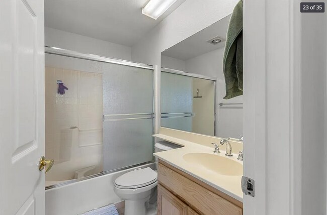 Building Photo - 2 Bedroom 2 Bath Condo in Gated Community ...