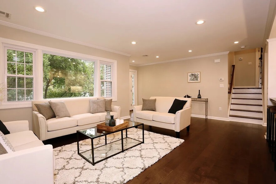 Building Photo - 28 Princeton Pl