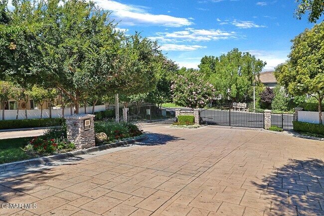 Building Photo - 5505 Salerno Dr