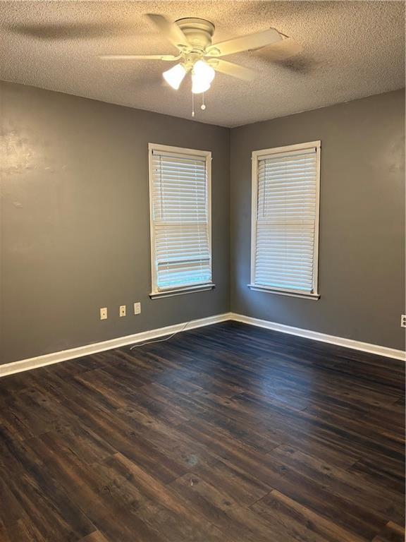 Building Photo - 1562 Linksview Close