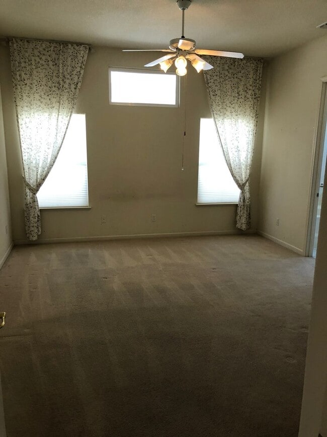 Building Photo - Cute one story in a 55 or better gated community.