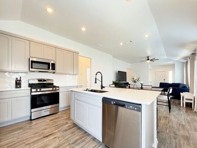 Building Photo - Modern and Beautiful - 3/BR and 2/BA Home ...