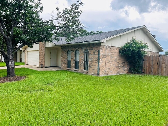 Building Photo - 16902 Castle Fraser Dr