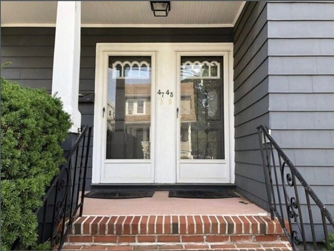 Building Photo - 45 Sycamore St