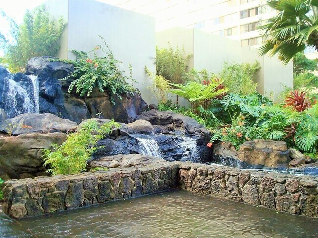 Building Photo - Kukui Plaza - Diamond Head Tower - 1 bedro...
