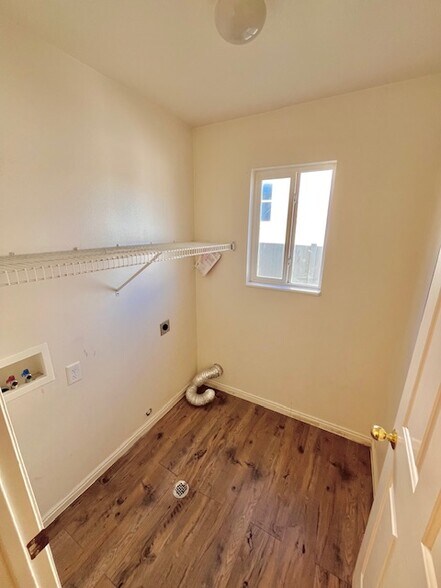 Building Photo - 2048 N Boysenberry Dr