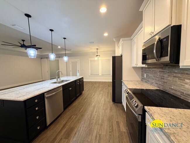 Building Photo - Spacious 5-Bedroom Home in Northern Pines, Fort Walton Beach!