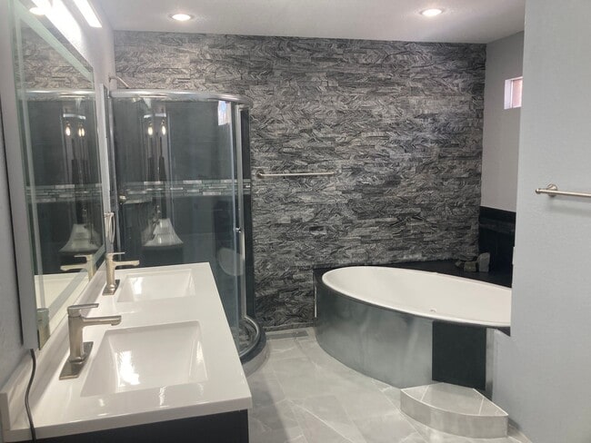 Building Photo - 405 Fir Dr