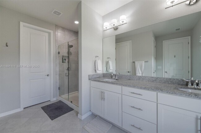 Building Photo - 4735 Eucalyptus Dr