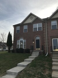 Building Photo - *Coming Soon!*  Large end unit town home i...