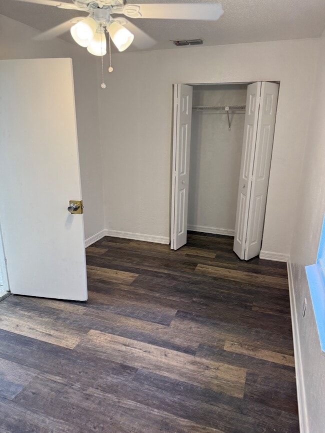 Building Photo - 1583 Sunset Ln