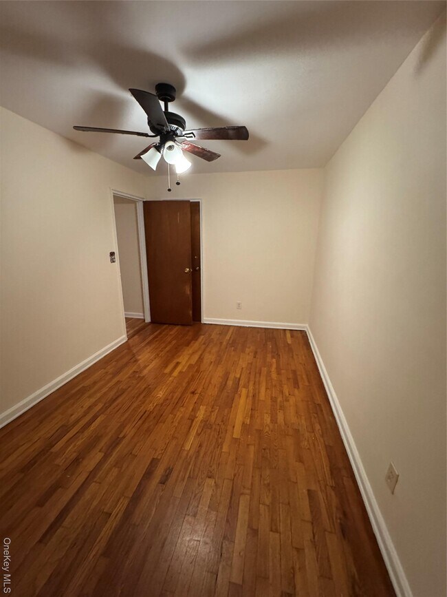 Building Photo - 3807 Laconia Ave