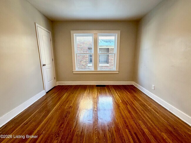 Building Photo - 729 S 39th St