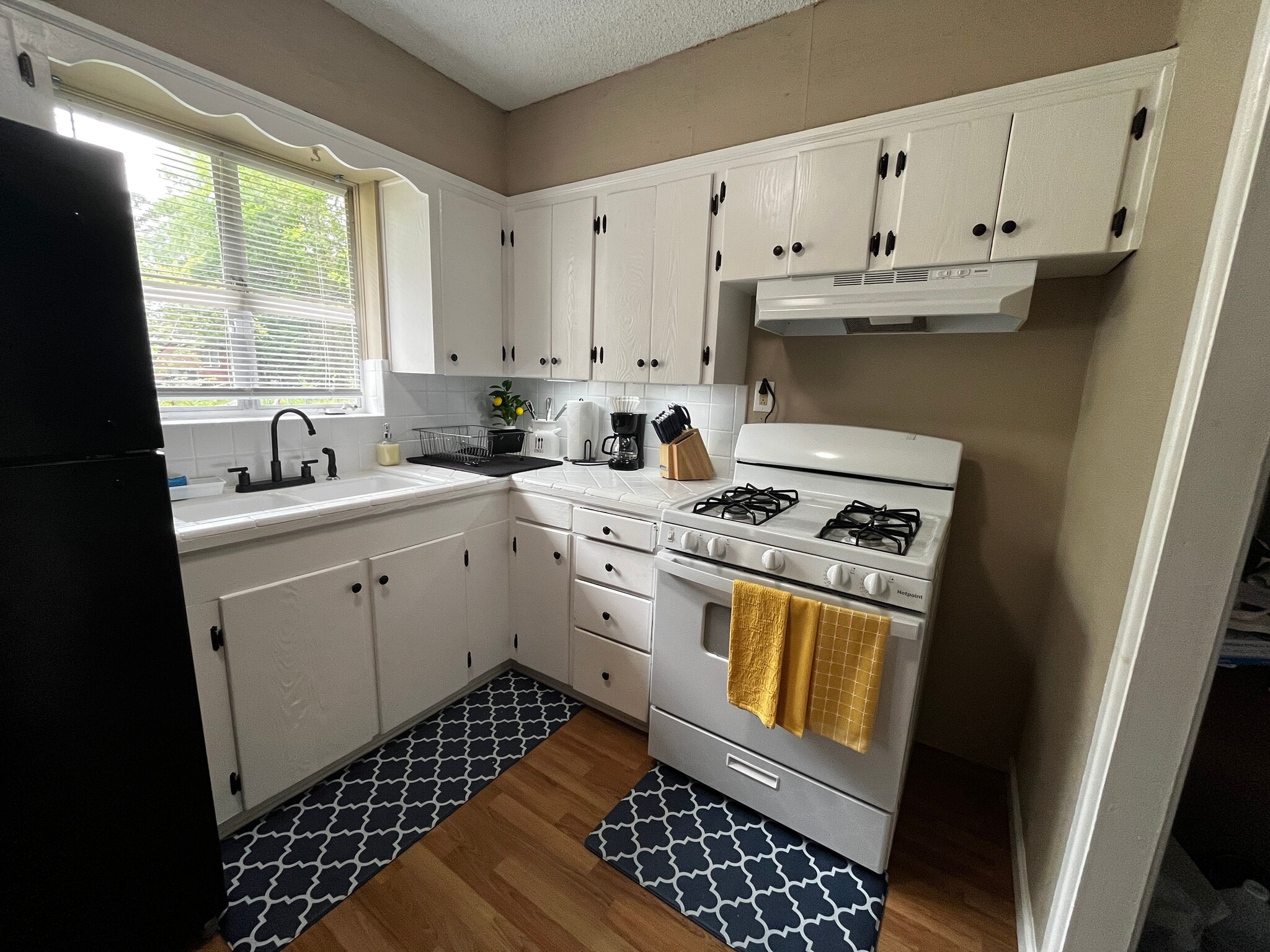Full Access to Kitchen - 39 Rosemont Dr