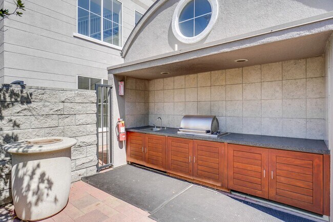 Building Photo - Large Santa Clara 1 Bedroom Condo in River...