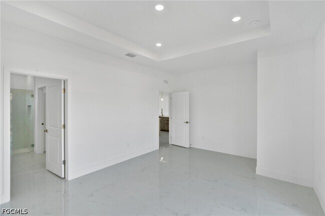 Building Photo - 1142 Edelweiss St E