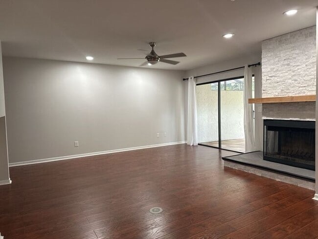 Building Photo - CARROLLWOOD VILLAGE REMODELED TOWNHOUSE