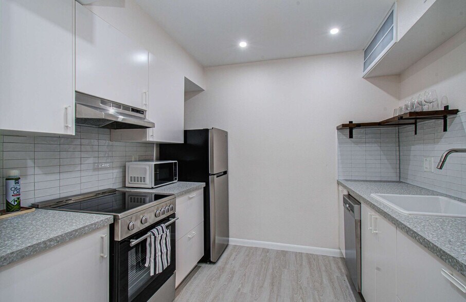 Building Photo - 845 Augusta Dr