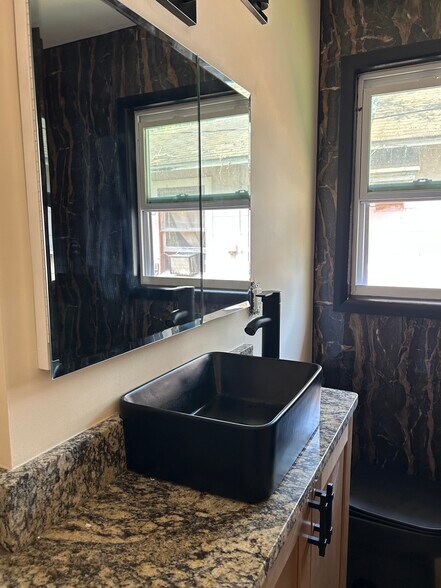 Building Photo - 711 15th Ave NW