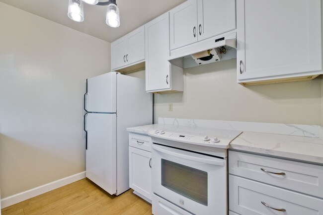 Building Photo - 2 Bedroom Condo Style Unit in South San Jo...