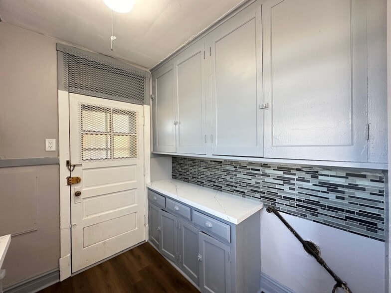 Building Photo - 3129 N Hamlin Ave