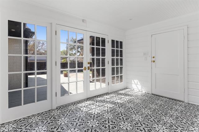 Building Photo - 9929 Gooding Dr