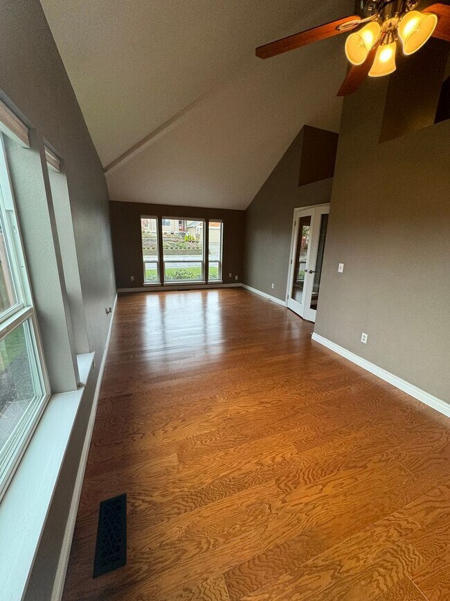 Building Photo - 4Bd/2.5Ba Maple Valley House