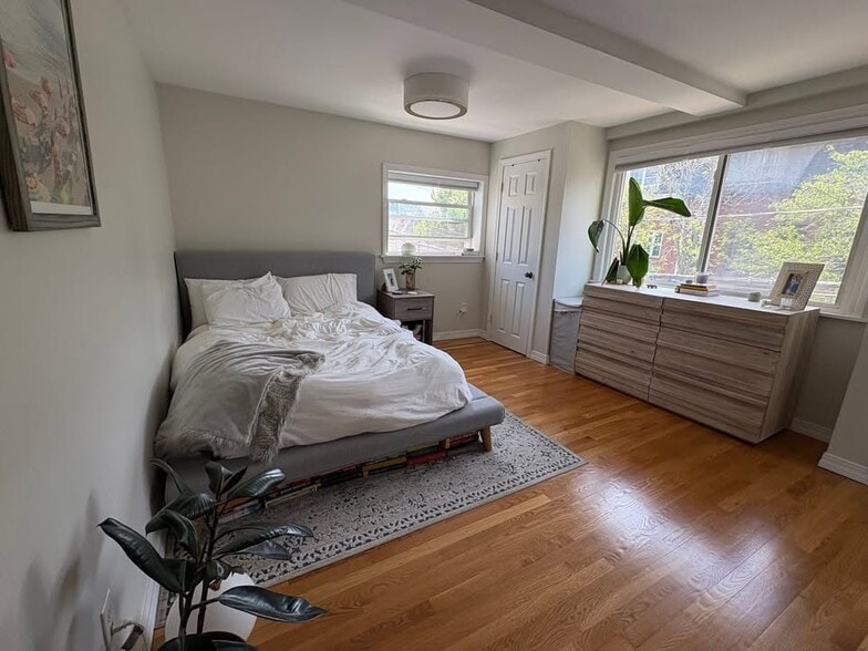 Building Photo - 89 Thorndike St