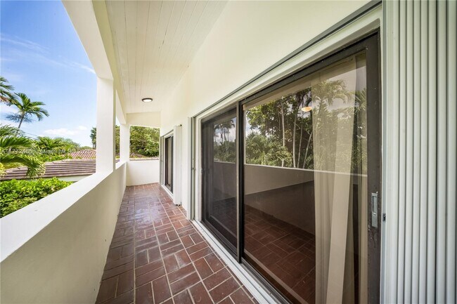 Building Photo - 511 Vittorio Ave