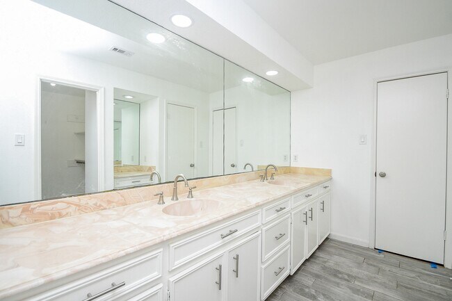 Building Photo - 7822 Albin Ln