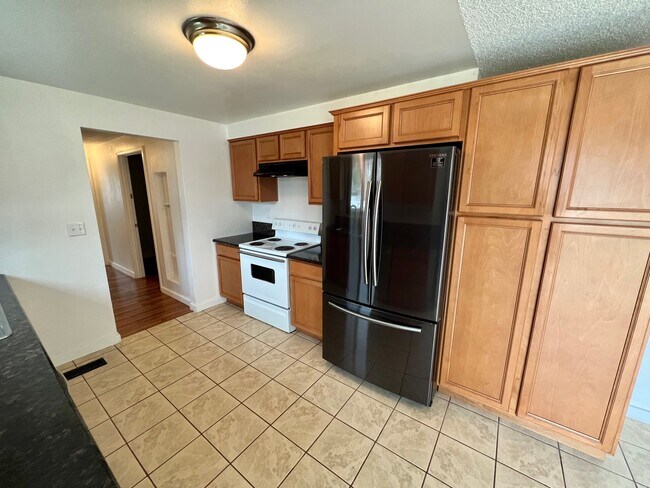 Building Photo - 990 Janes Rd