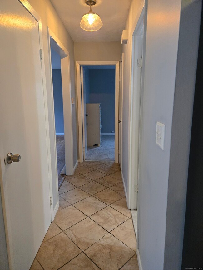 Building Photo - 36 Tina Cir