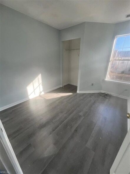 Building Photo - 245 Wexford Dr W