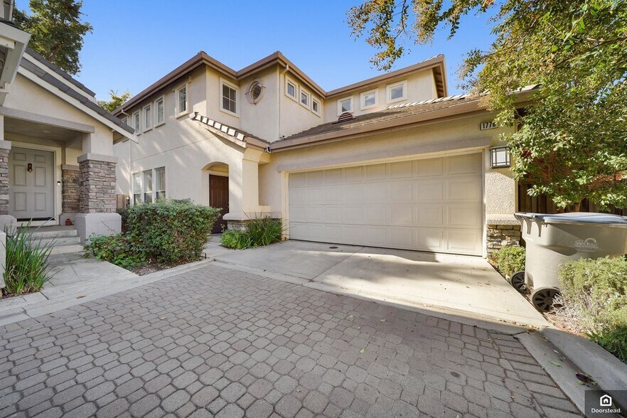 Building Photo - 1776 Wayne Cir