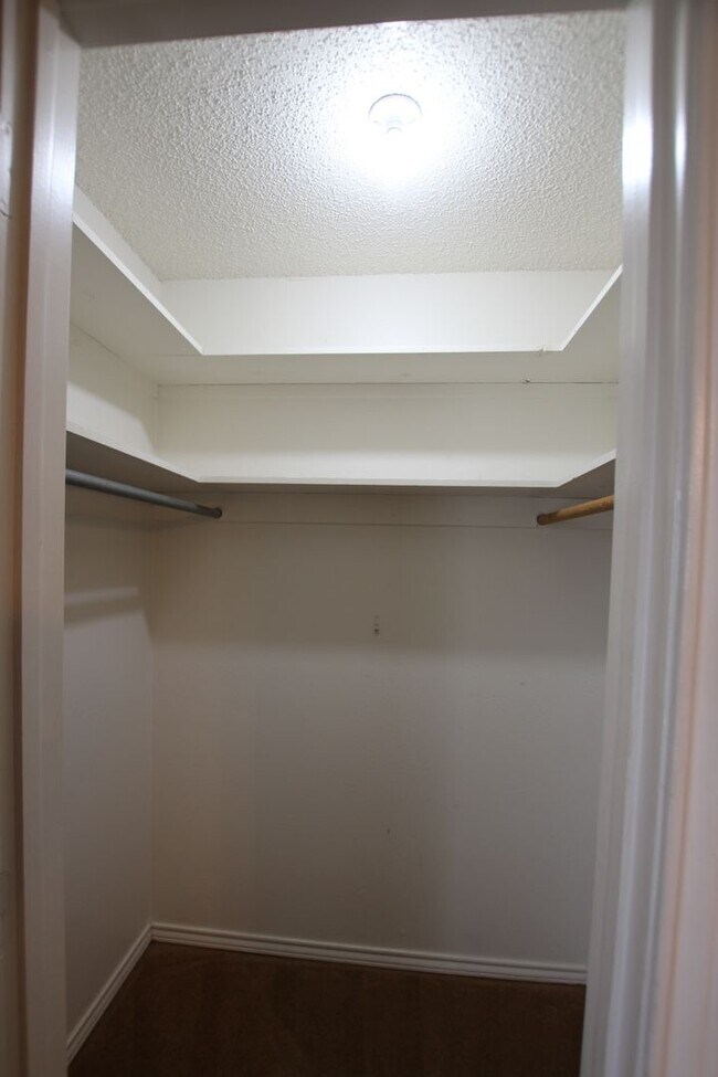 Building Photo - Ridgerock DUPLEX 20169/20171