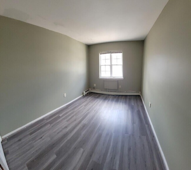 Building Photo - 82-76 Country Pointe Cir